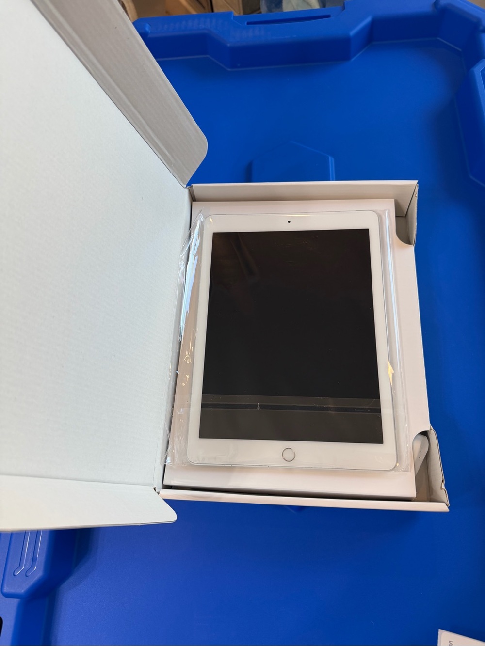 Apple iPad White Tablet with Home Button